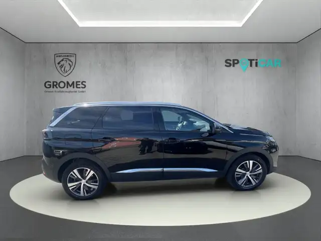 Peugeot 5008 view 2