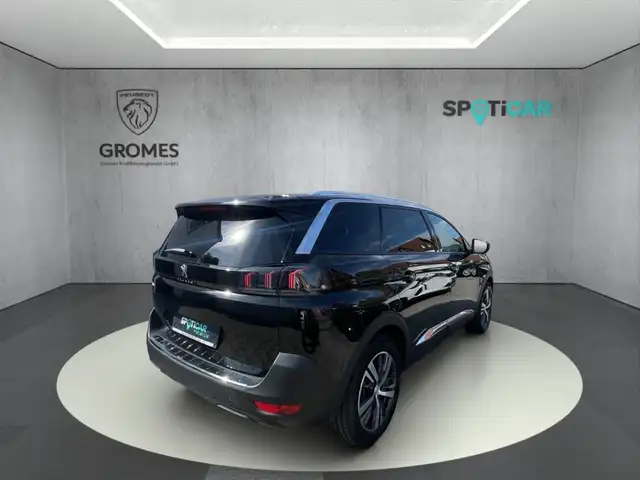 Peugeot 5008 view 3