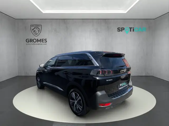 Peugeot 5008 view 5