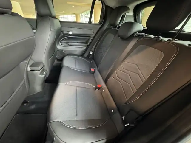 Jeep Avenger view 5