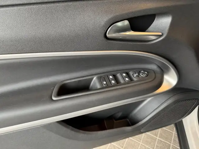 Jeep Avenger view 8