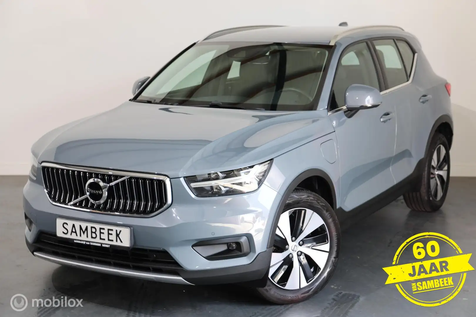 Volvo XC40 1.5 T4 PHEV Inscription -Stoelverwarming -Camera Grijs - 2