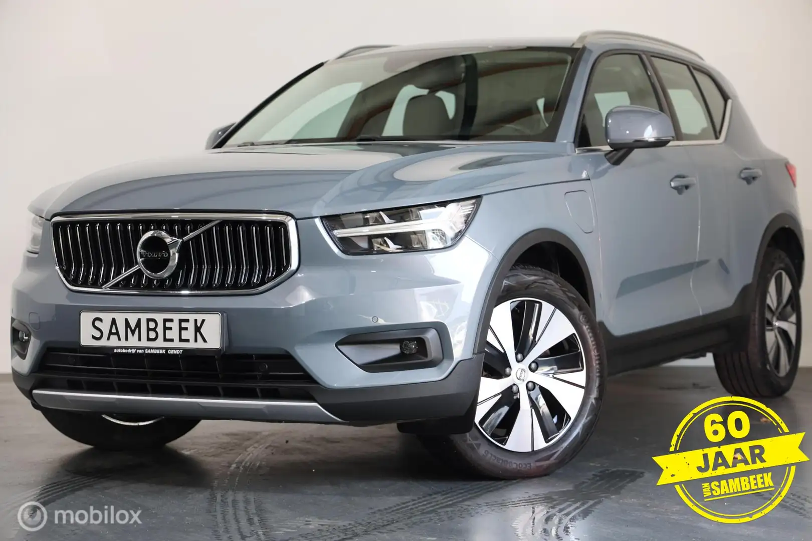 Volvo XC40 1.5 T4 PHEV Inscription -Stoelverwarming -Camera Grijs - 1
