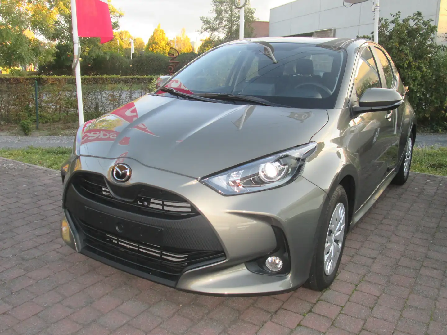 Mazda 2 2 Hybrid 1.5 VVT-i 116 CVT PURE Beige - 2