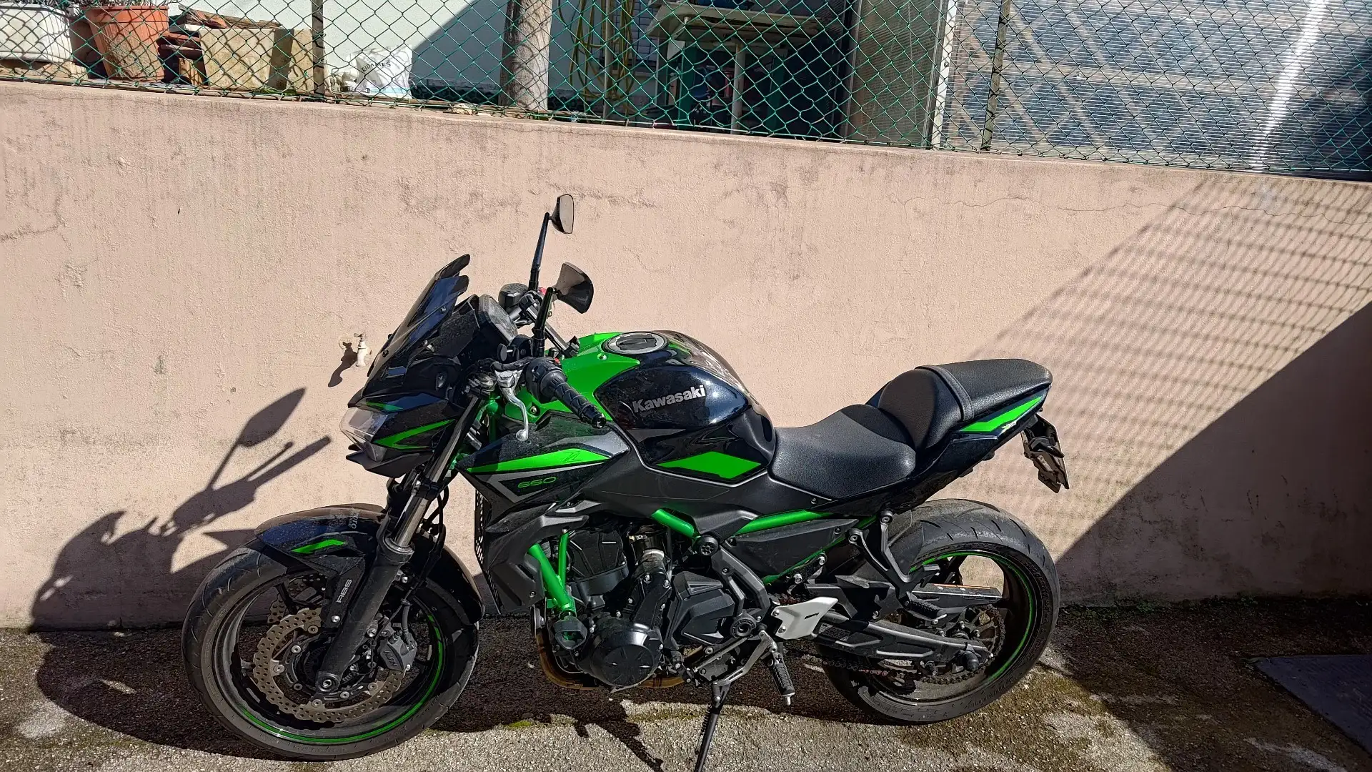 Kawasaki Z 650 Verde - 2