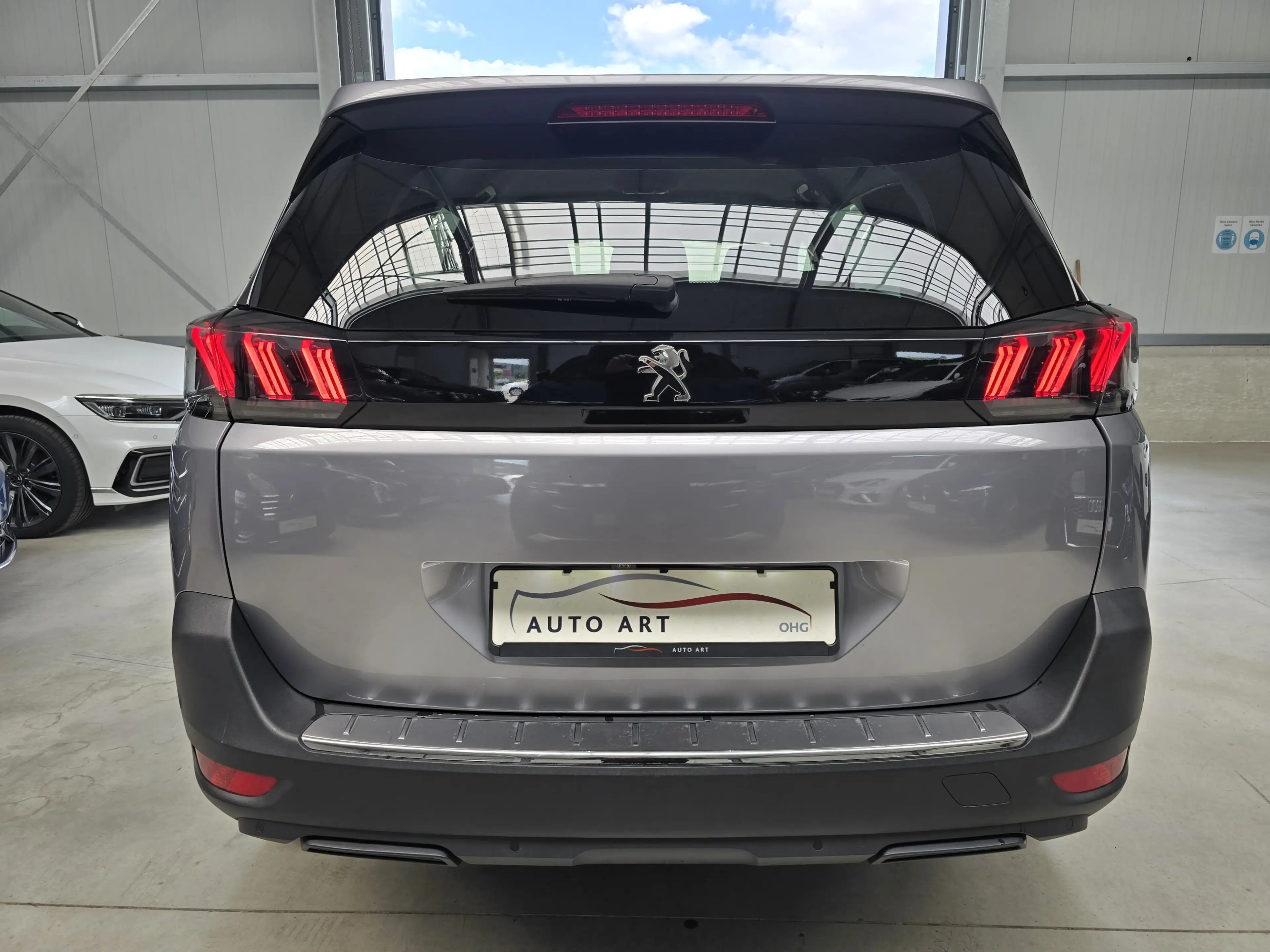Peugeot 5008 Allure 7Sitzer LED AHK Navi SHZ DAB+ — photo 5