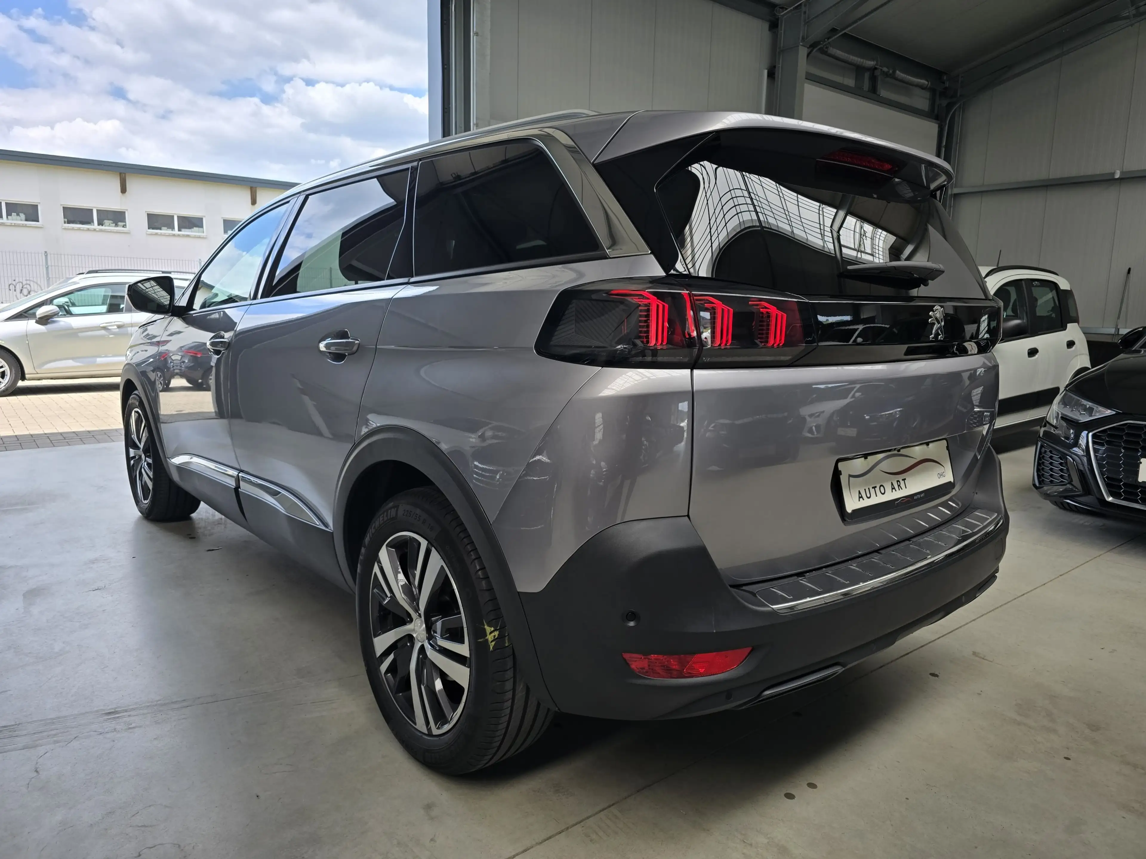 Peugeot 5008 Allure 7Sitzer LED AHK Navi SHZ DAB+ — photo 4