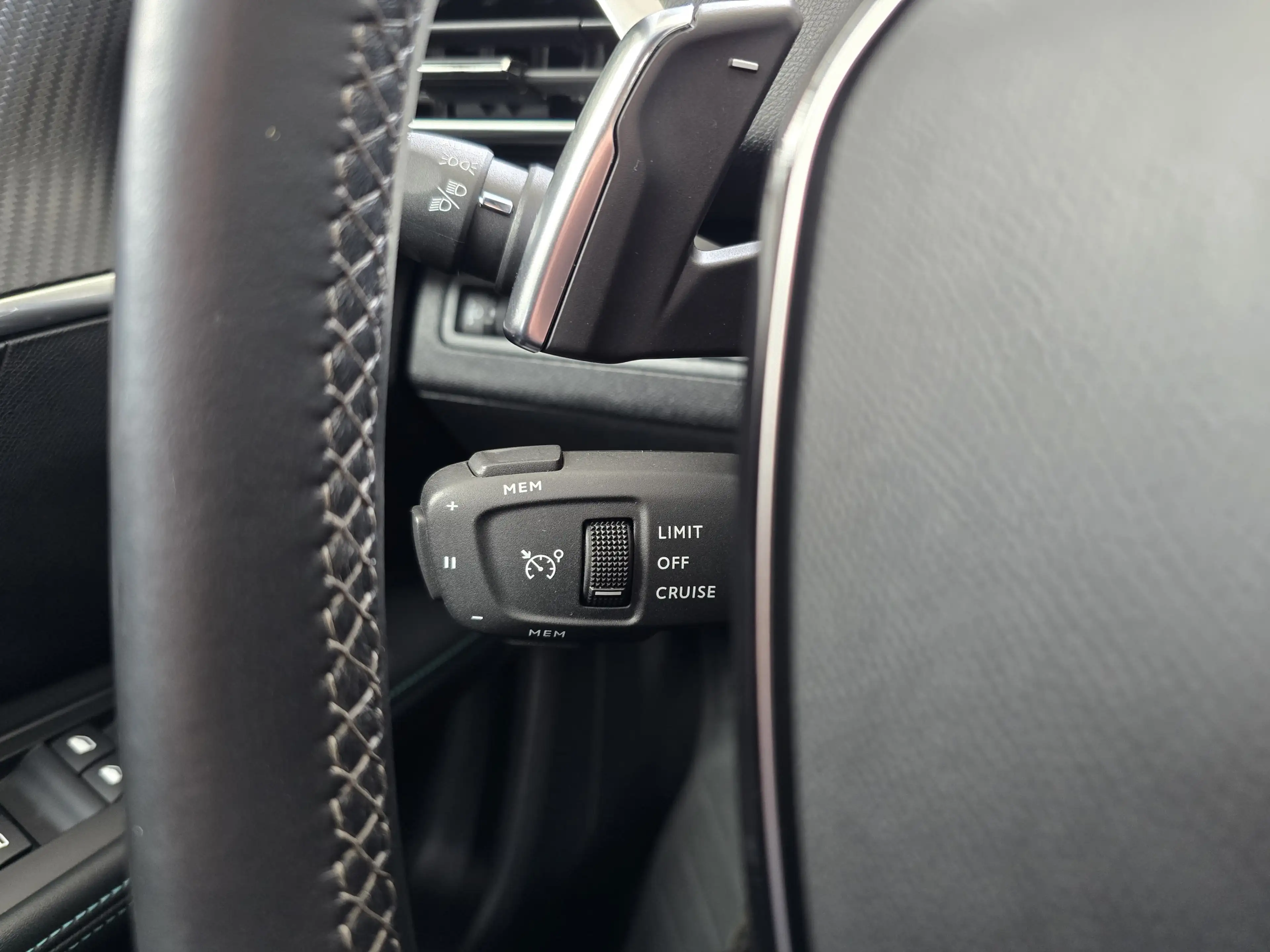 Peugeot 5008 Allure 7Sitzer LED AHK Navi SHZ DAB+ — photo 14
