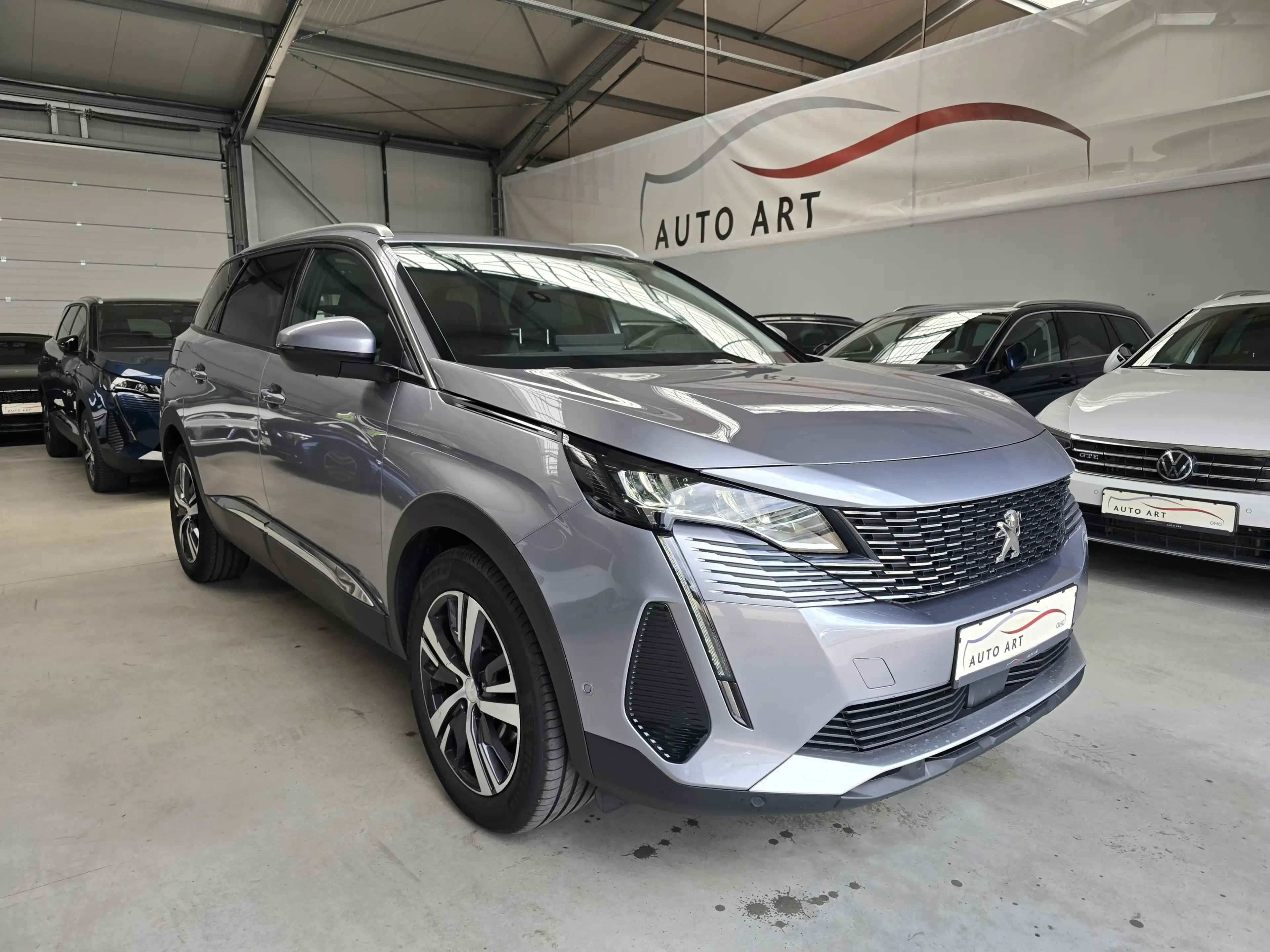 Peugeot 5008 Allure 7Sitzer LED AHK Navi SHZ DAB+