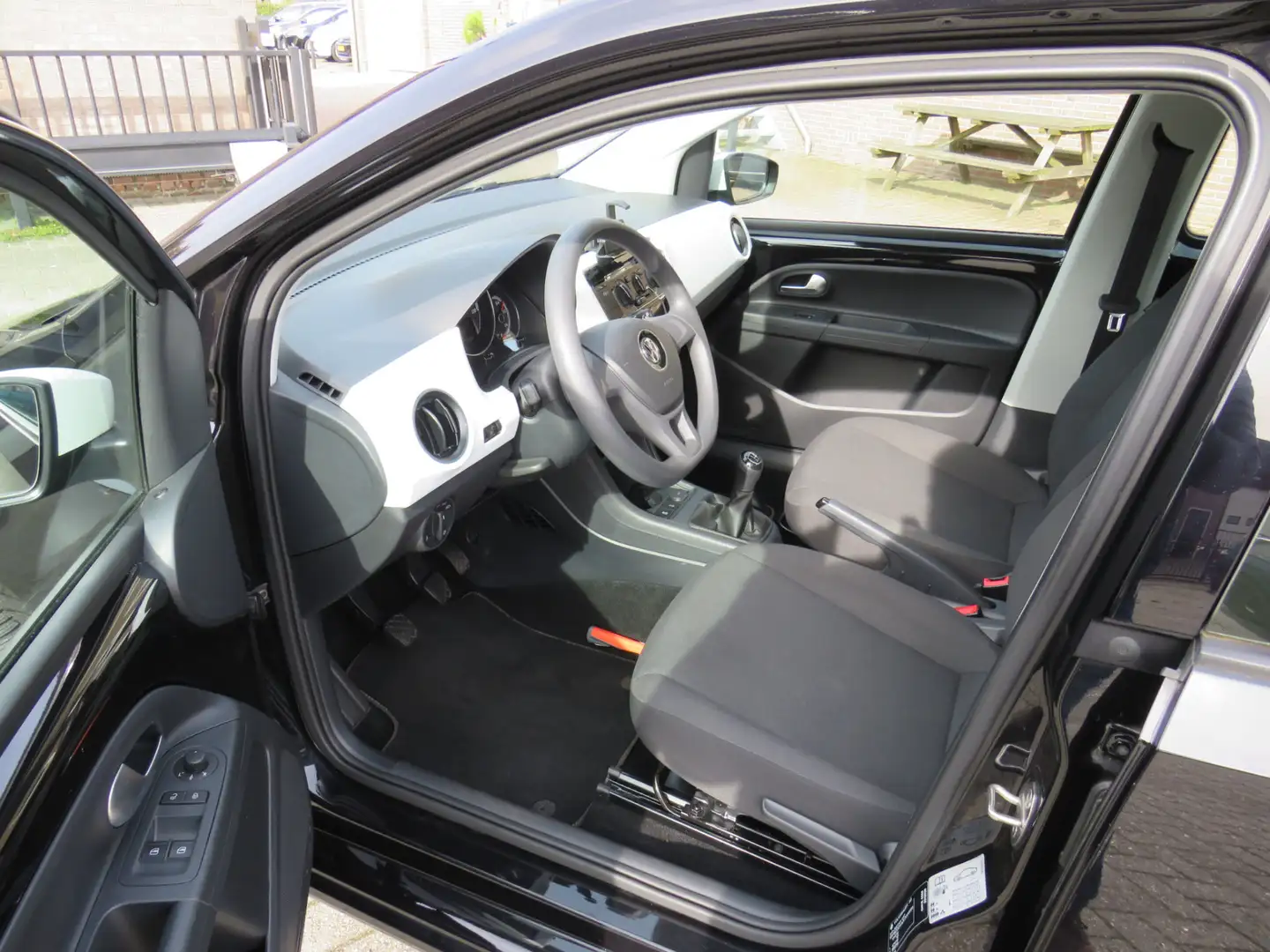 Volkswagen up! 1.0 BMT move up! Executive * Rijklaarprijs incl. g Zwart - 2