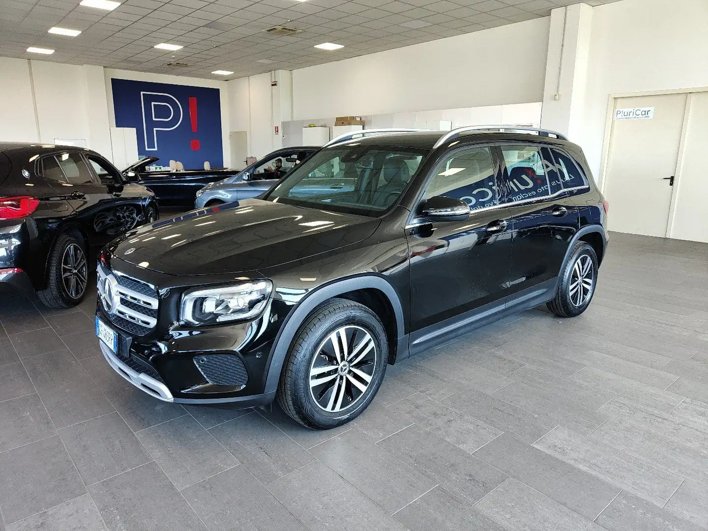 Mercedes-Benz GLB 180 d Auto Navi Camera+Sensori Fari LED Lane Assist Nero - 1