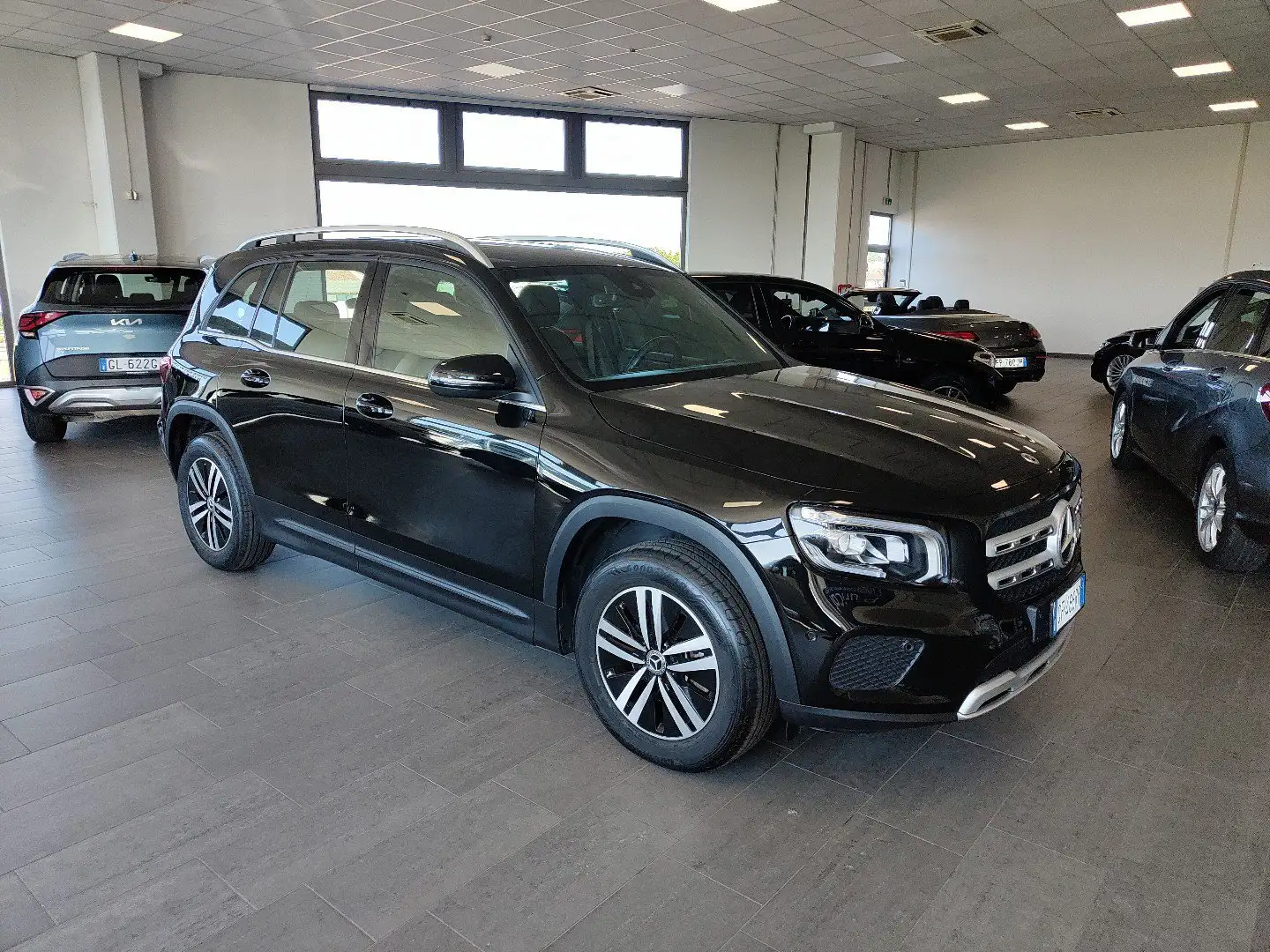 Mercedes-Benz GLB 180 d Auto Navi Camera+Sensori Fari LED Lane Assist Nero - 2