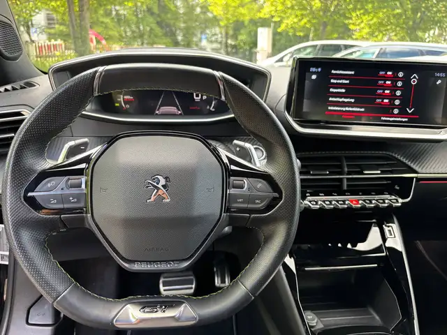 Peugeot 2008 view 11