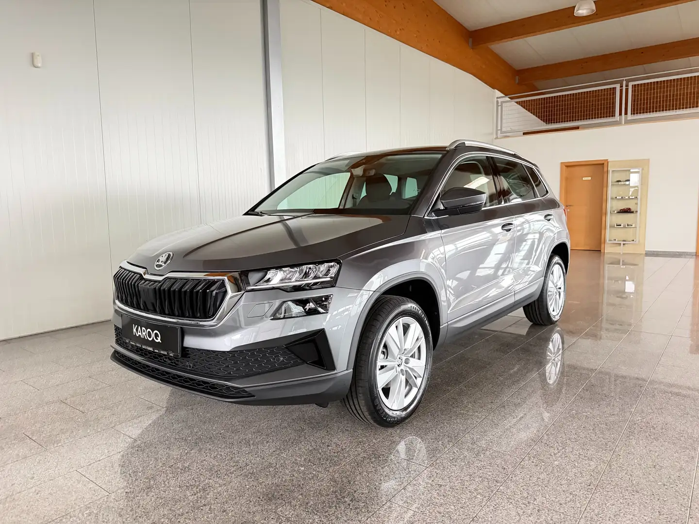 Skoda Karoq Selection TSI Grau - 2