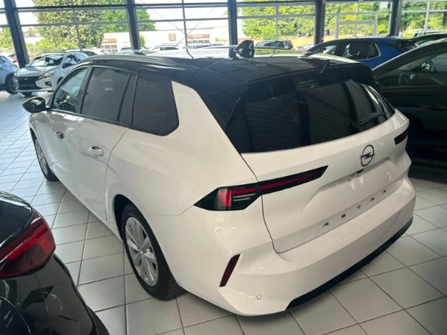 Opel Astra Opel Astra, Sports Tourer, Elegance, 1.2 Turbo, MT Weiß - 2