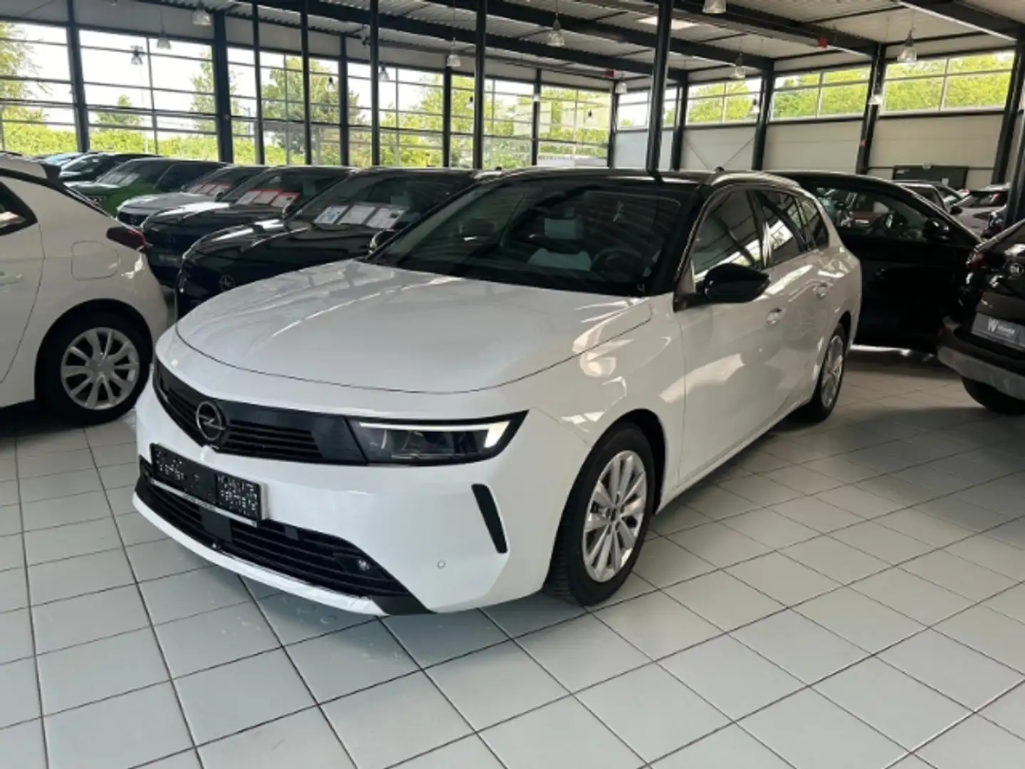 Opel Astra Opel Astra, Sports Tourer, Elegance, 1.2 Turbo, MT Weiß - 1