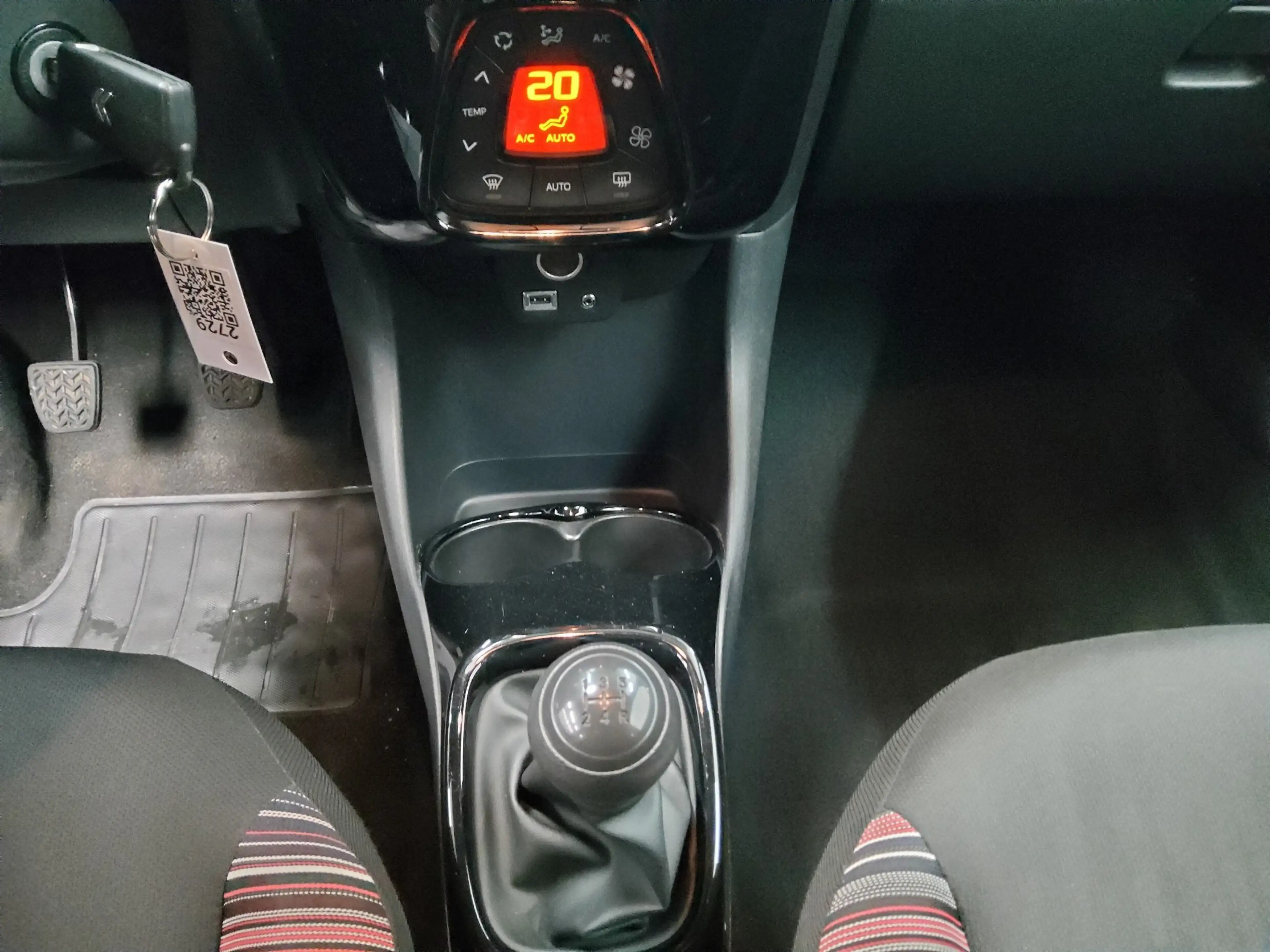Citroen C1 1.0 Feel RFK Shz BT Klima — photo 6