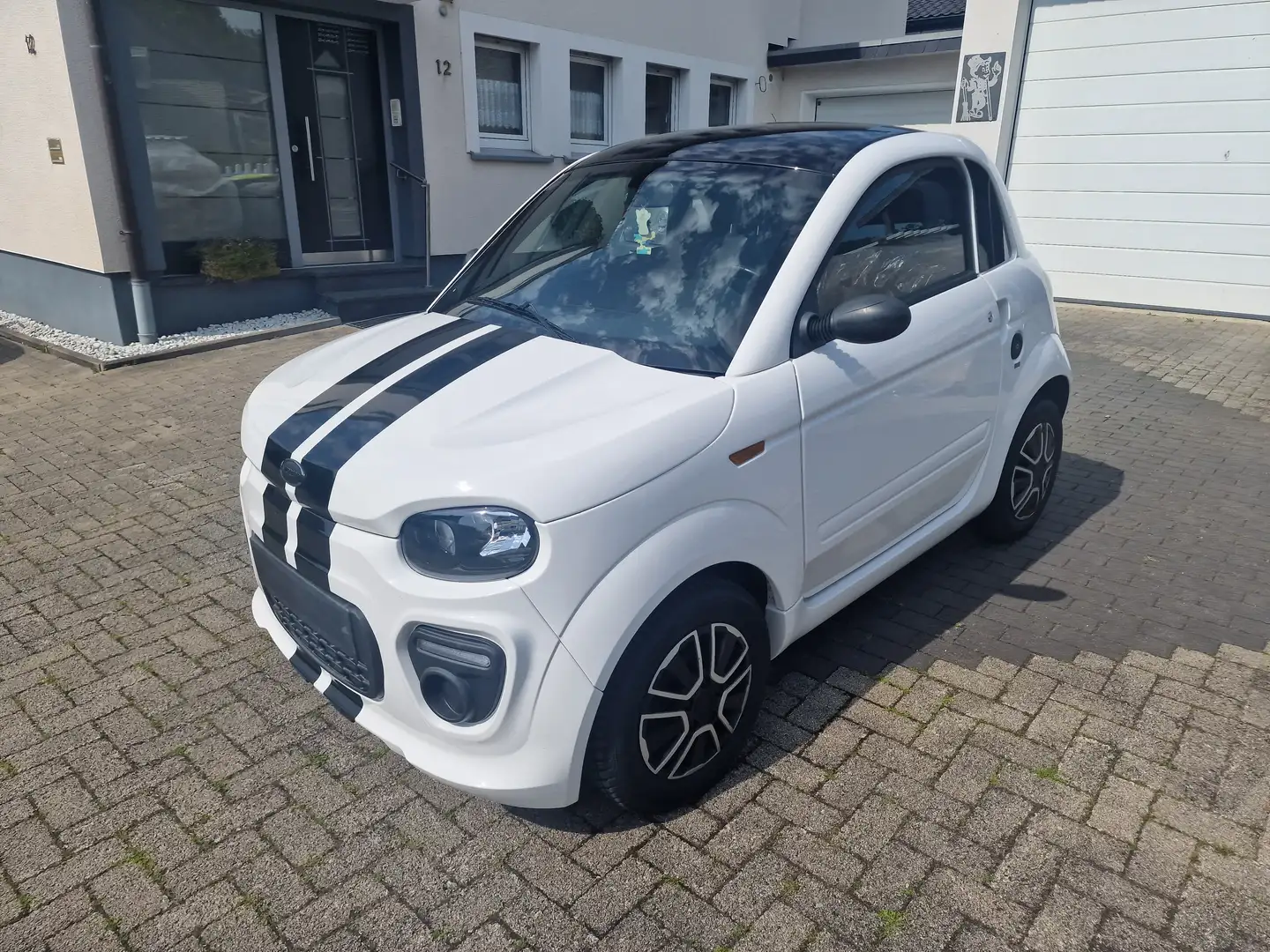 Microcar Due Due 6 Initial Wit - 1