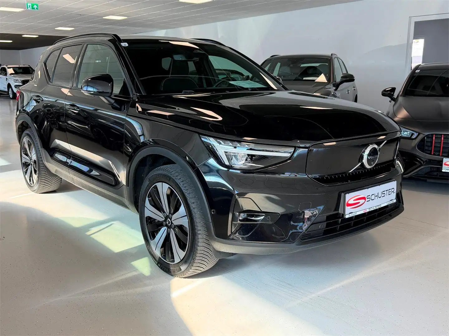 Volvo XC40 Pure Electric Twin AWD *Pano, Harman Kardon* Schwarz - 1