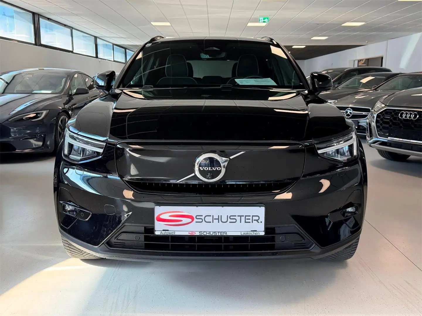 Volvo XC40 Pure Electric Twin AWD *Pano, Harman Kardon* Schwarz - 2
