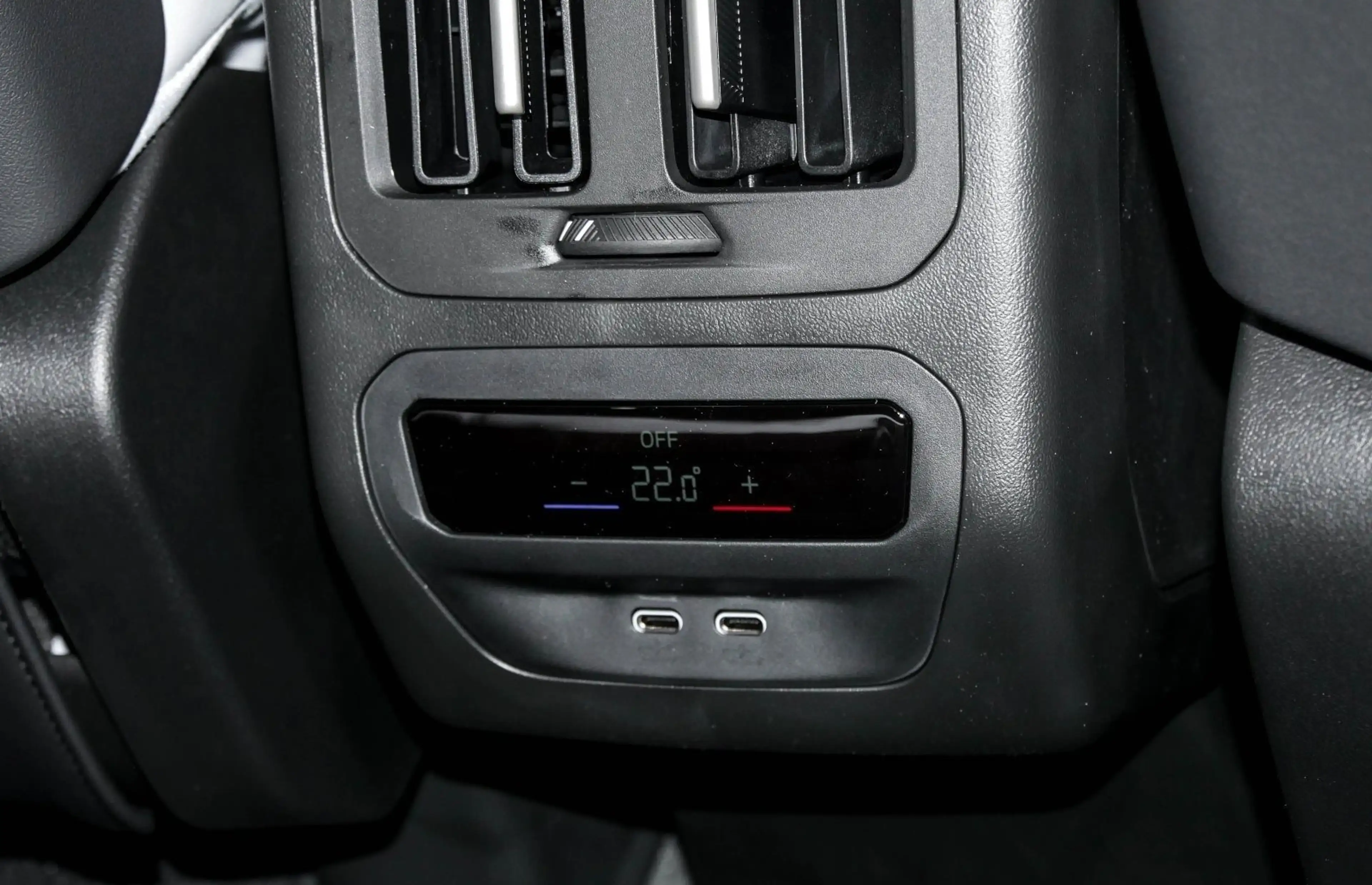BMW iX3 40 M Sport HUD PANO ACC AHK RFK NAVI LED LM — photo 11