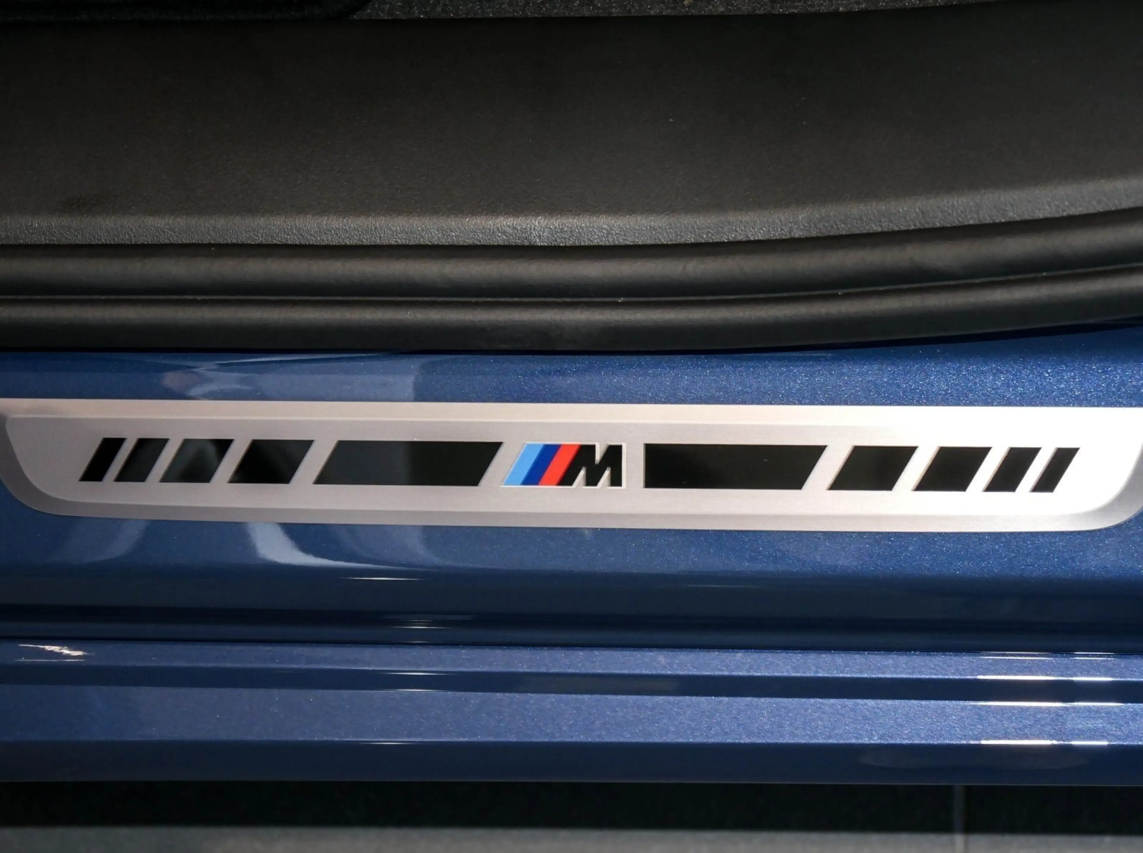 BMW iX3 40 M Sport HUD PANO ACC AHK RFK NAVI LED LM — photo 15