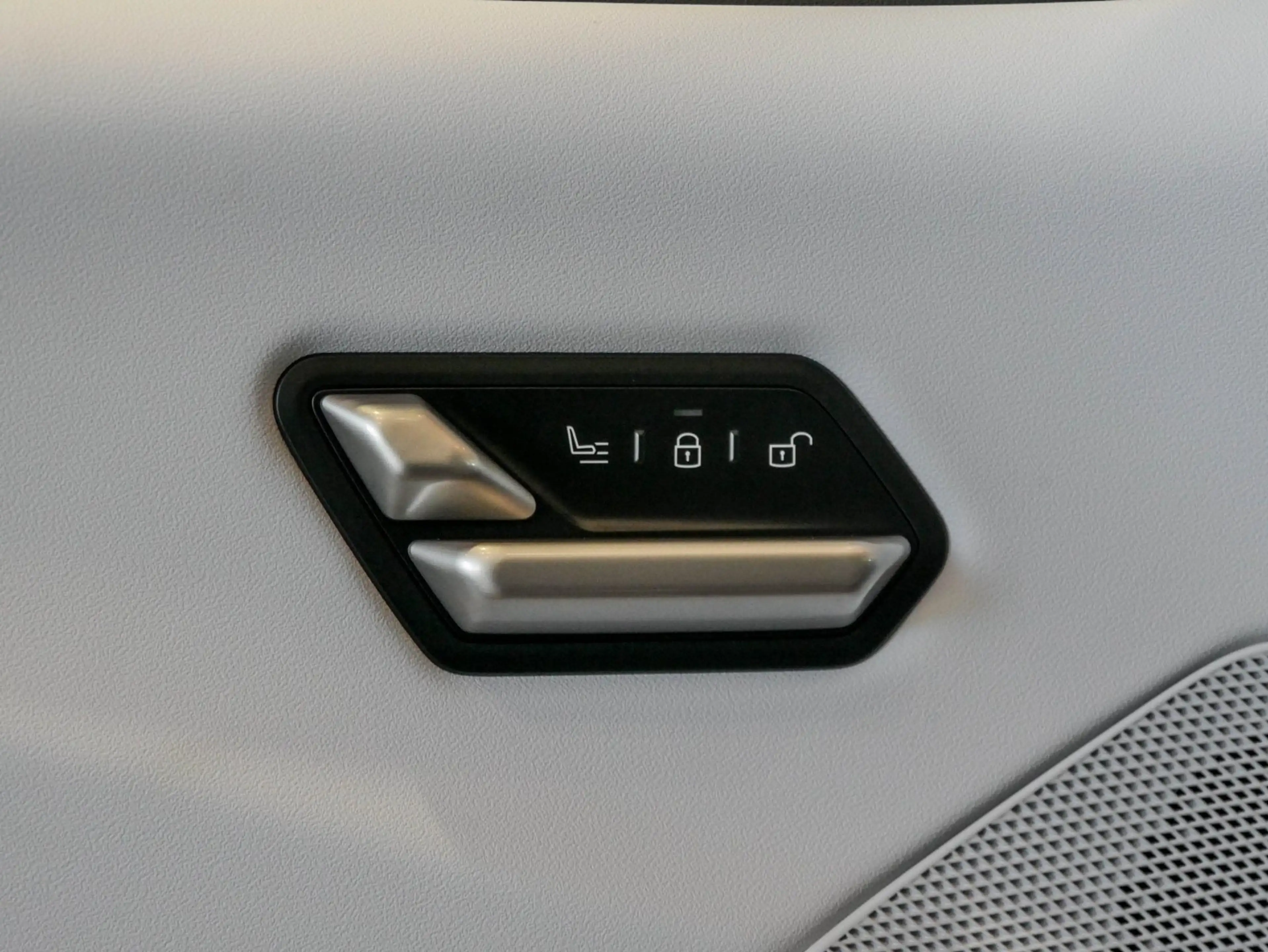 BMW iX3 40 M Sport HUD PANO ACC AHK RFK NAVI LED LM — photo 13