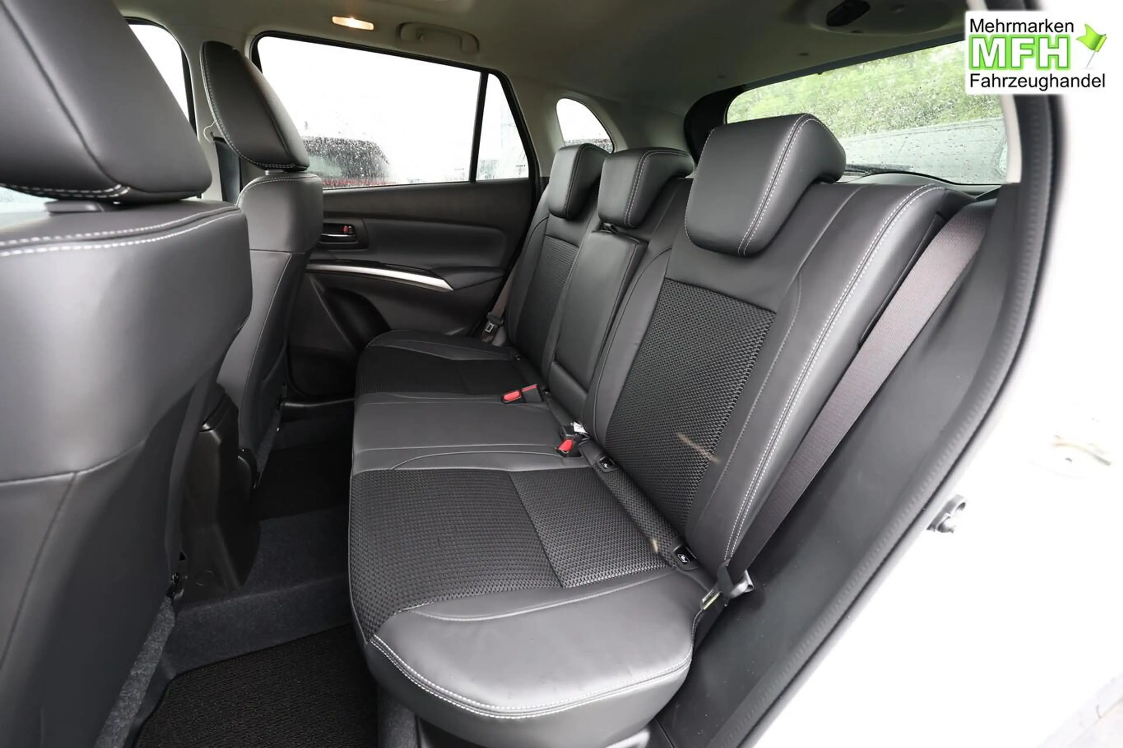 Suzuki S-Cross Comfort+ 1.4 MHEV 4WD Aut Pano 360° Lede 81 kW ... — photo 9