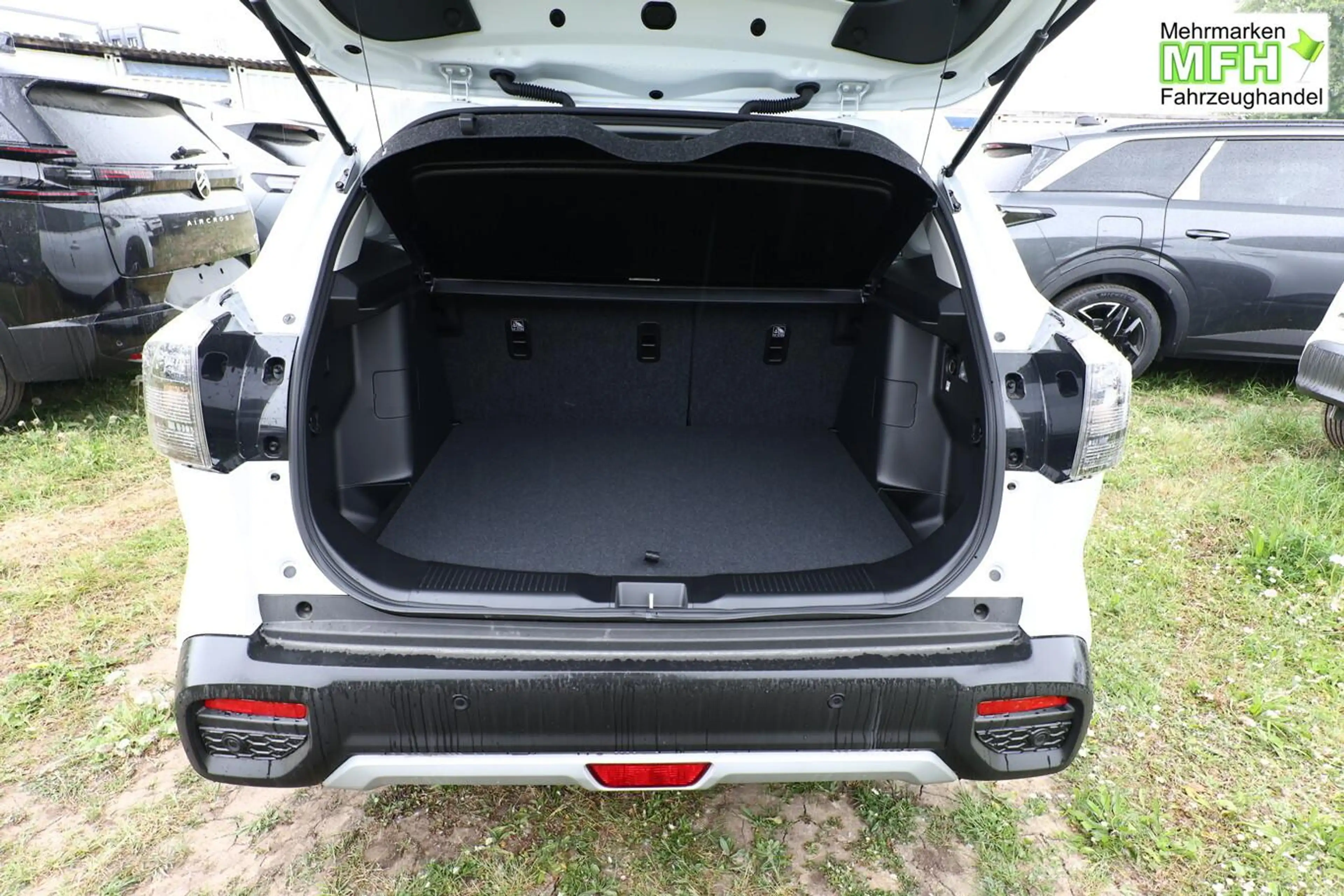 Suzuki S-Cross Comfort+ 1.4 MHEV 4WD Aut Pano 360° Lede 81 kW ... — photo 10