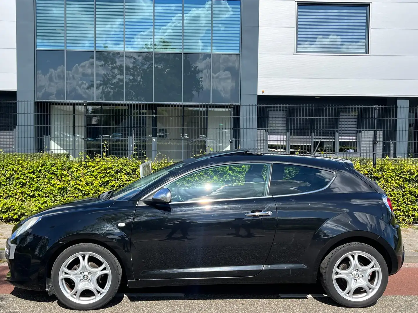 Alfa Romeo MiTo 1.4 T Distinctive Panoramadak Airco Pakeersensor Noir - 2