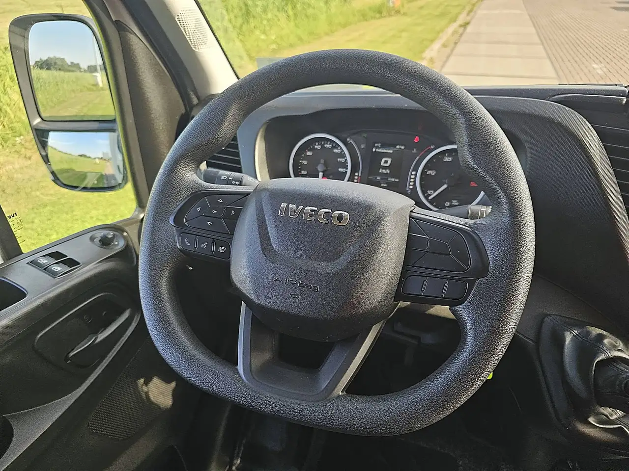 Iveco Daily 2022 — фото 10