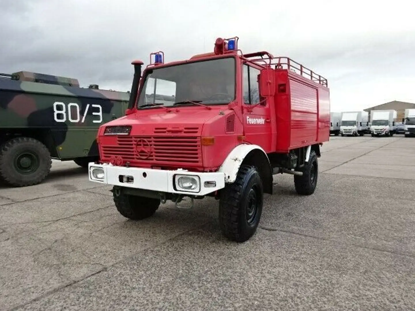 Unimog U1300L Feuerwehr Gerätewagen Red - 2