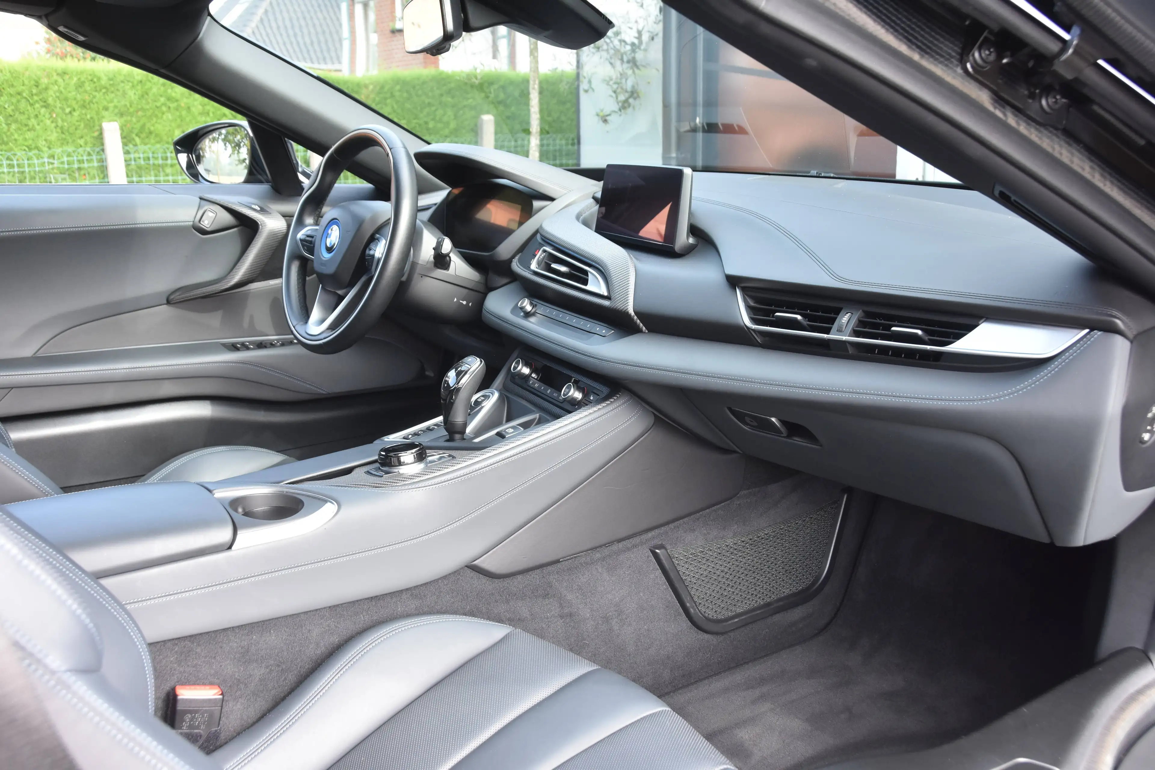 BMW i8 Roadster | 360 | HUD | HK | Memory | Laser — photo 13