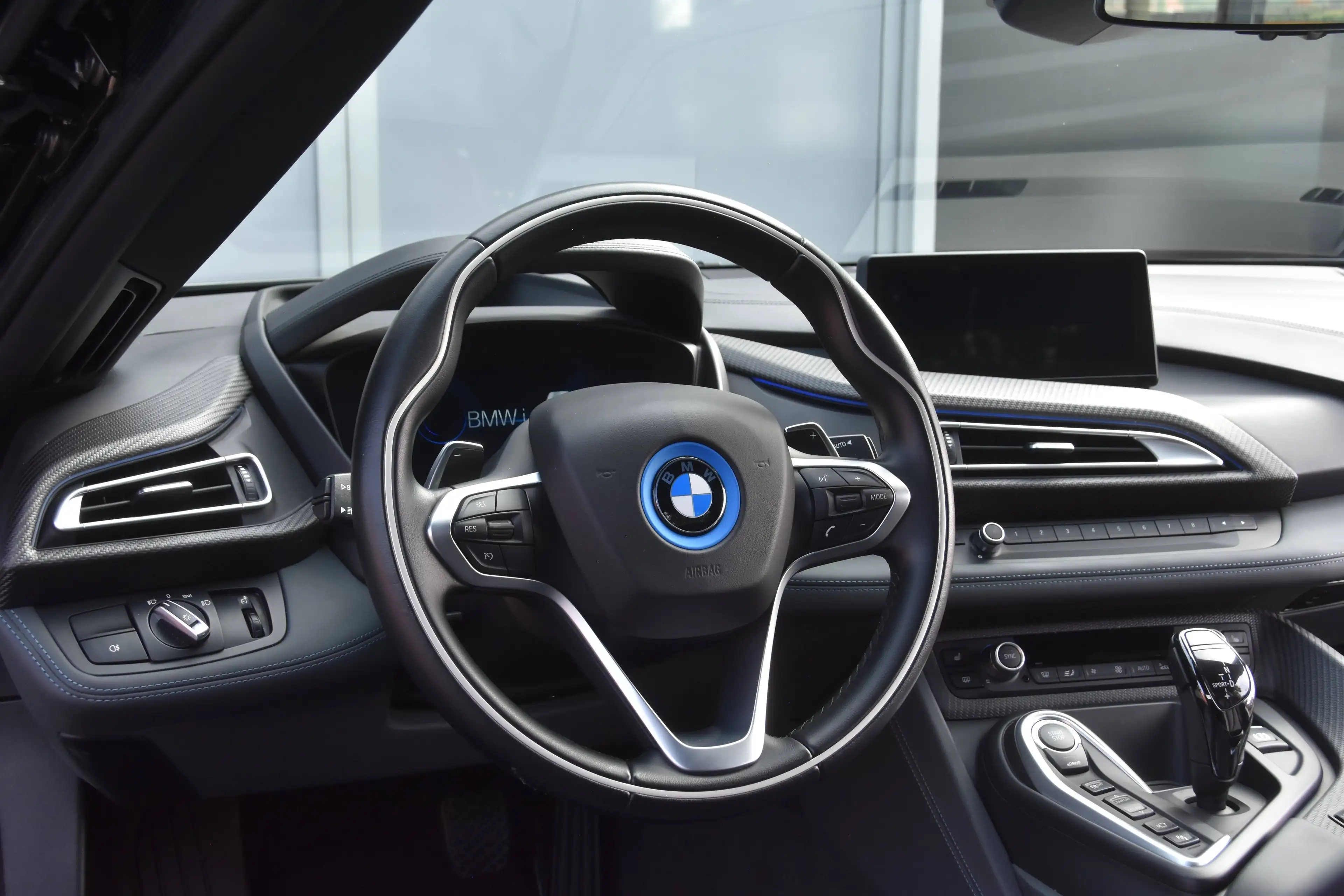 BMW i8 Roadster | 360 | HUD | HK | Memory | Laser — photo 14