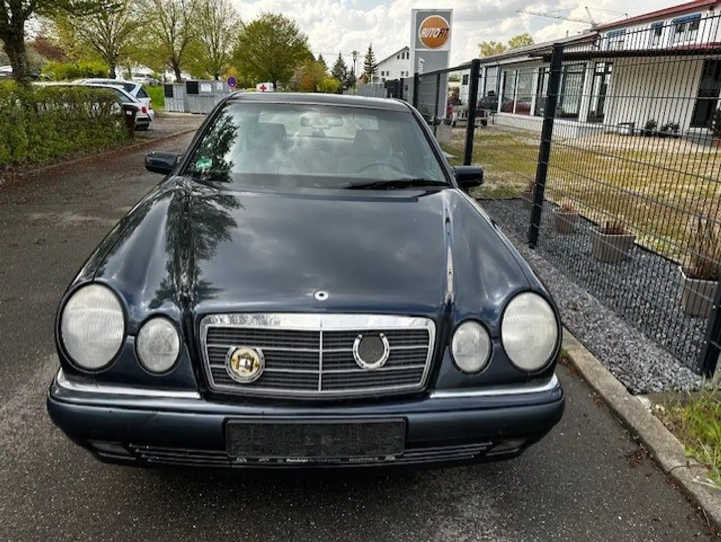 Mercedes-Benz E 230 Classic Azul - 1