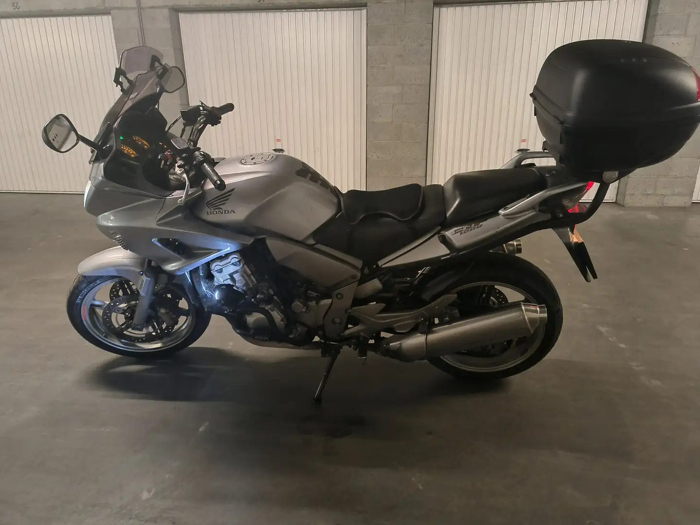 Honda CBR 1000 Gris - 2