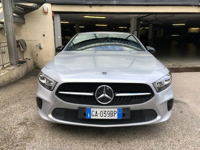 Mercedes-Benz A 200 A 200 d Sport 4matic auto