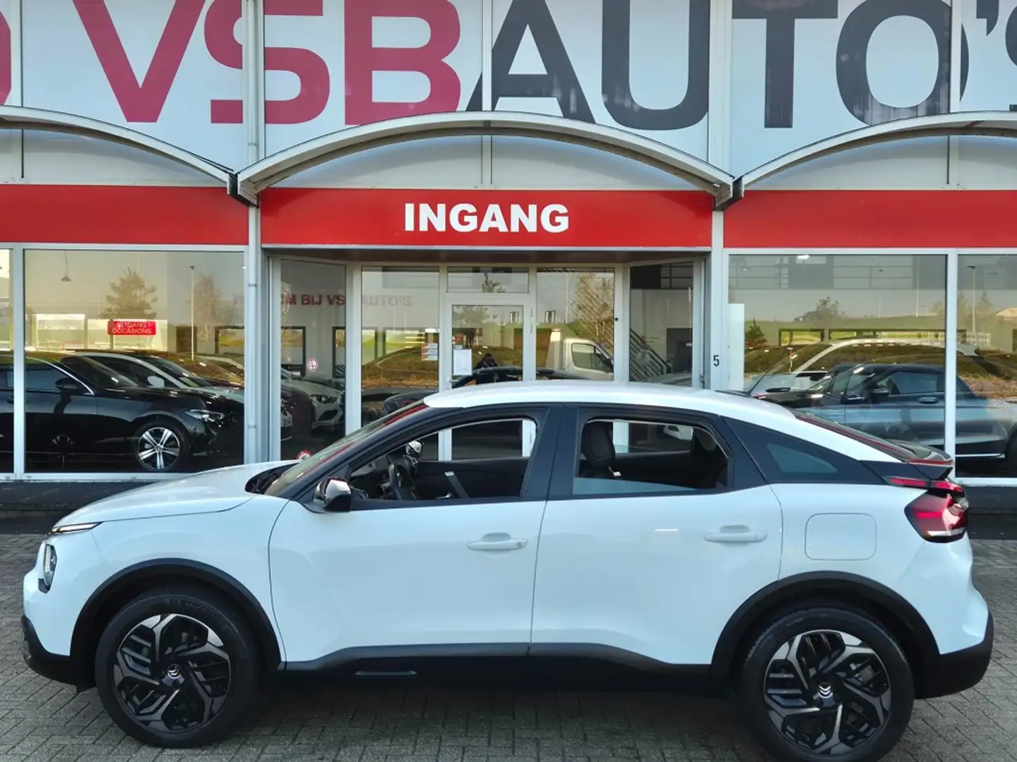 Citroen C4 1.2 PURETECH 130PK AUT. FEEL NAVI CAMERA CARPLAY A Wit - 2