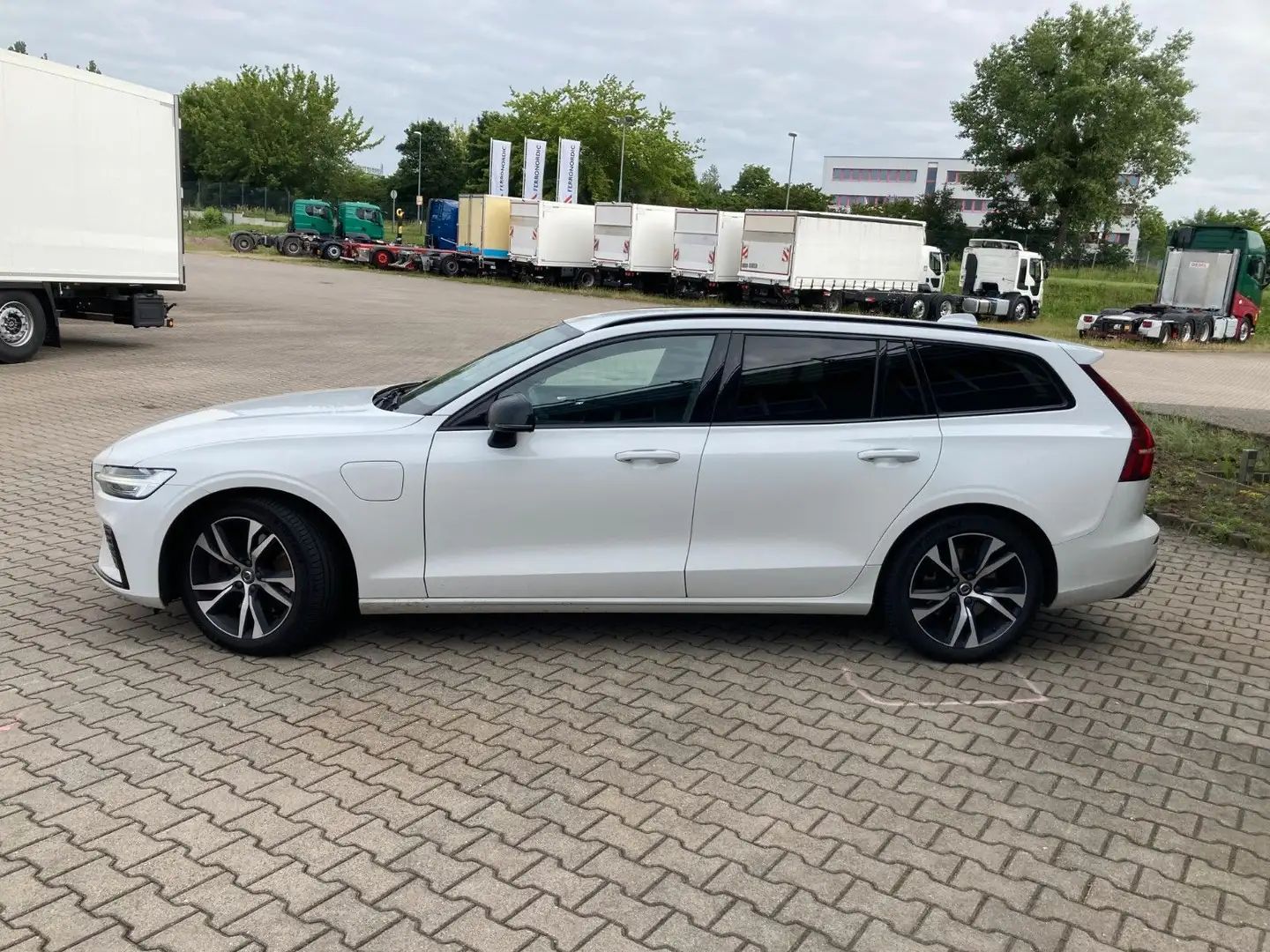 Volvo V60 T6 AWD R-Design Expression Recharge Plug-In Weiß - 2