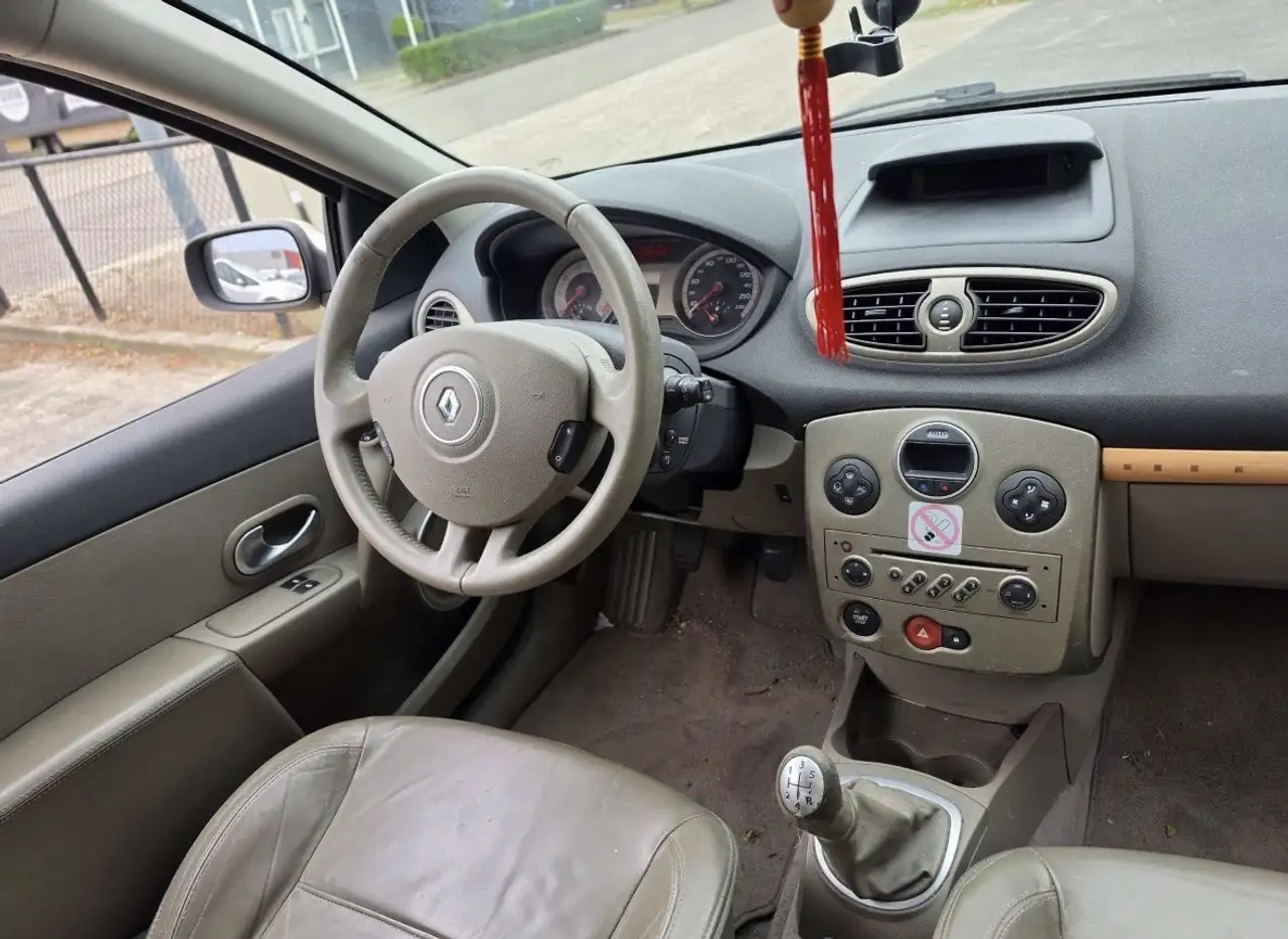 Renault Clio Citadine 3 portes — photo 7