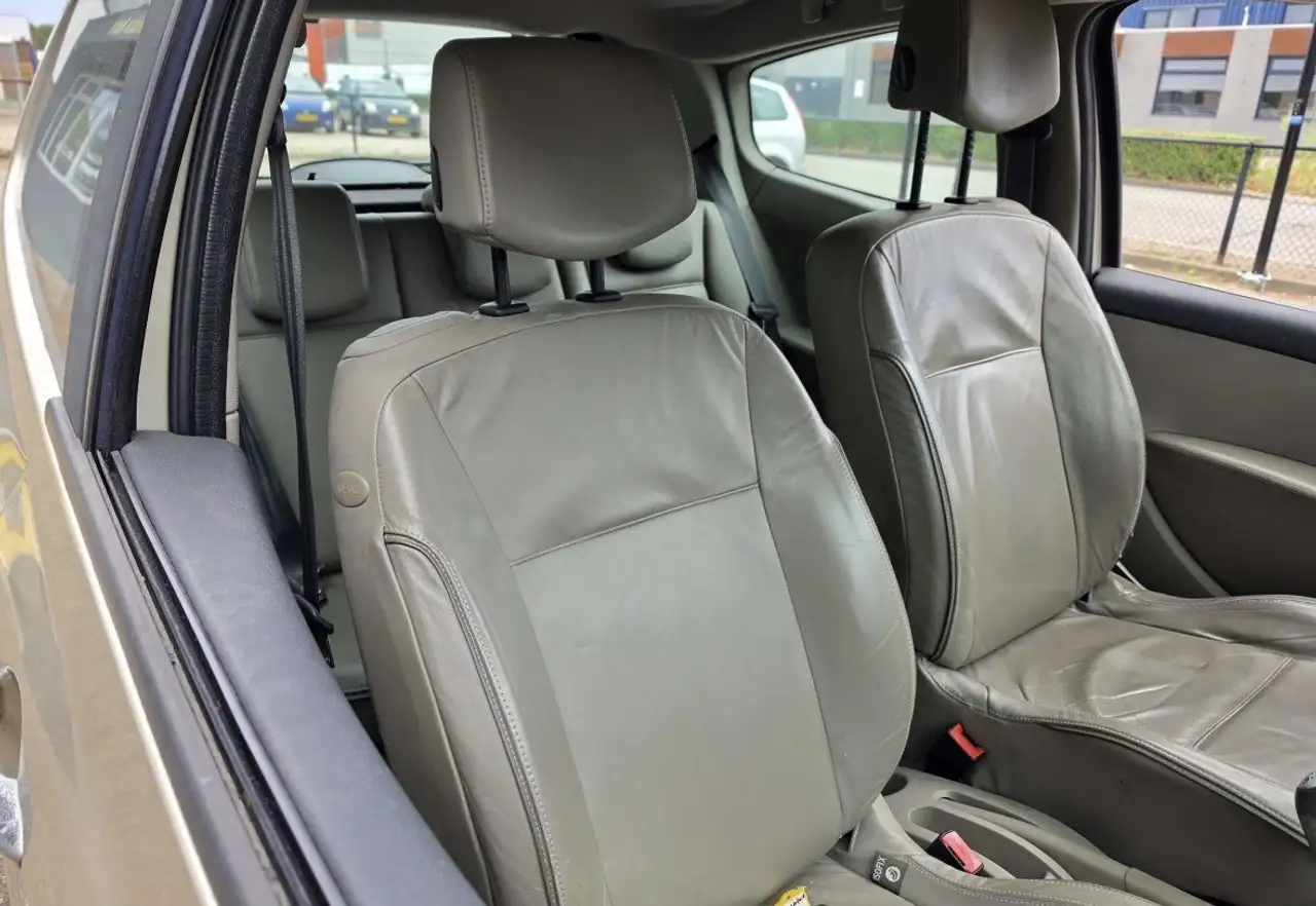 Renault Clio Citadine 3 portes — photo 10
