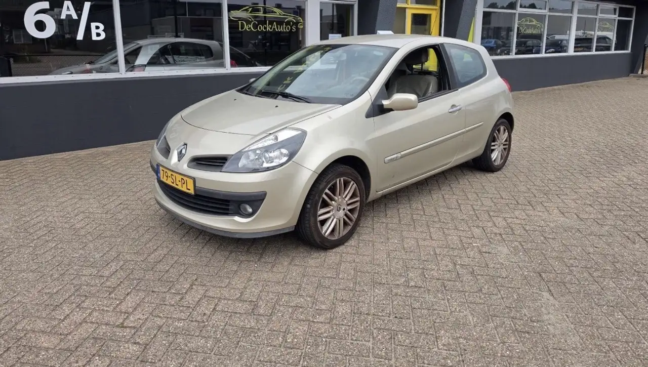 Renault Clio Citadine 3 portes — photo 6