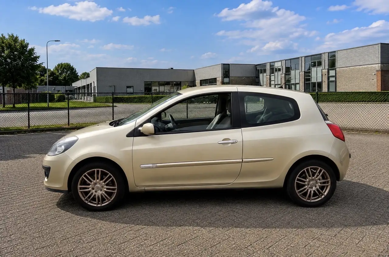 Renault Clio Citadine 3 portes — photo 5