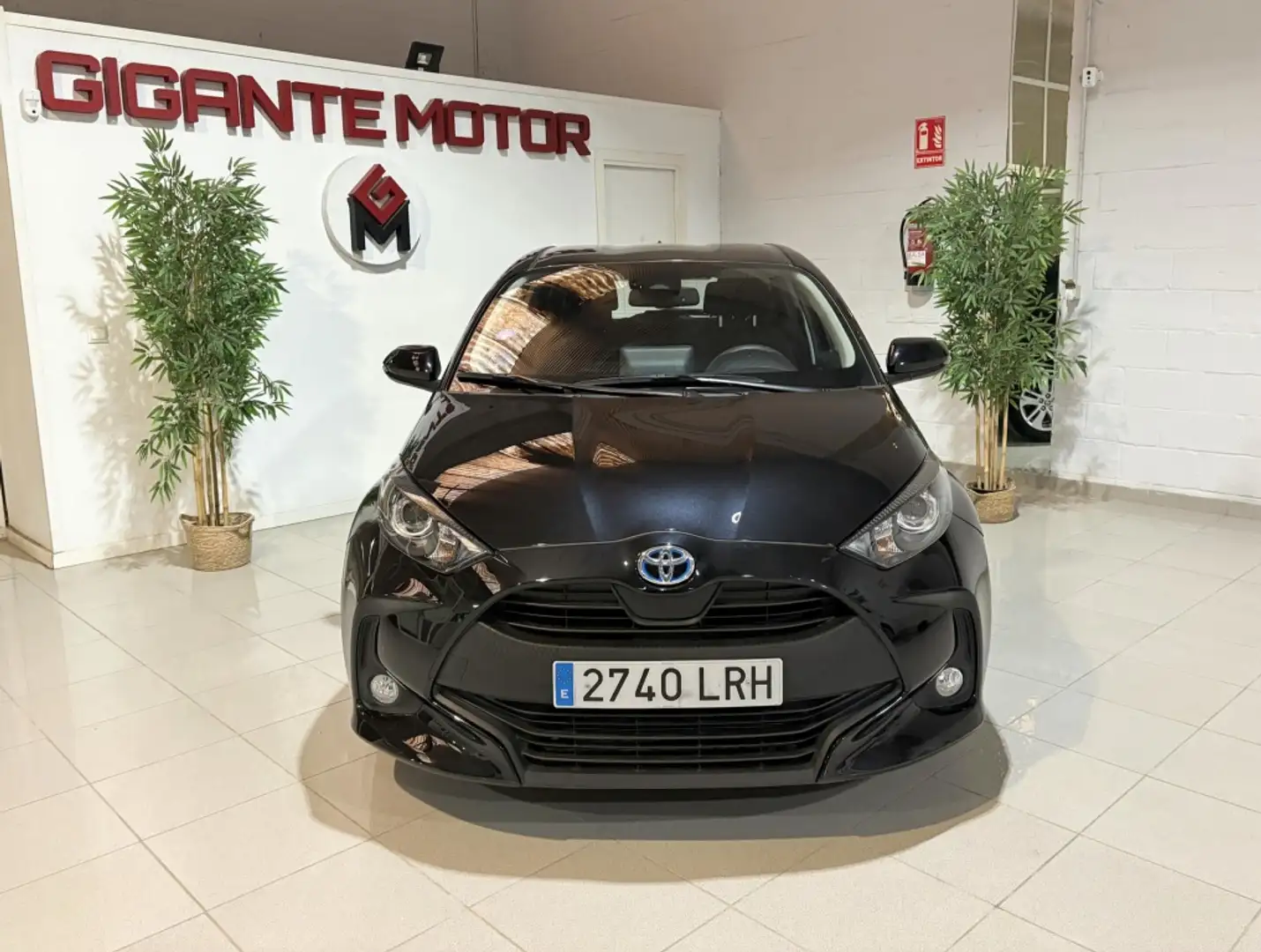 Toyota Yaris 120H 1.5 Business Plus Zwart - 2