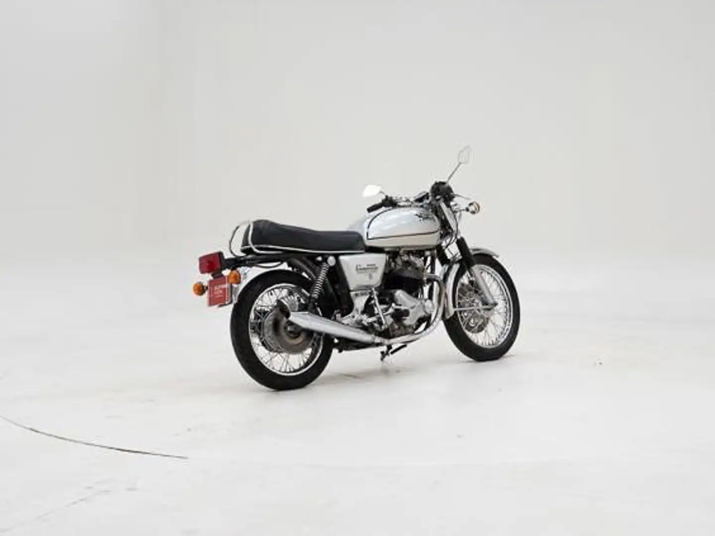 Norton Commando 850 '75 CH30294 Silber - 2