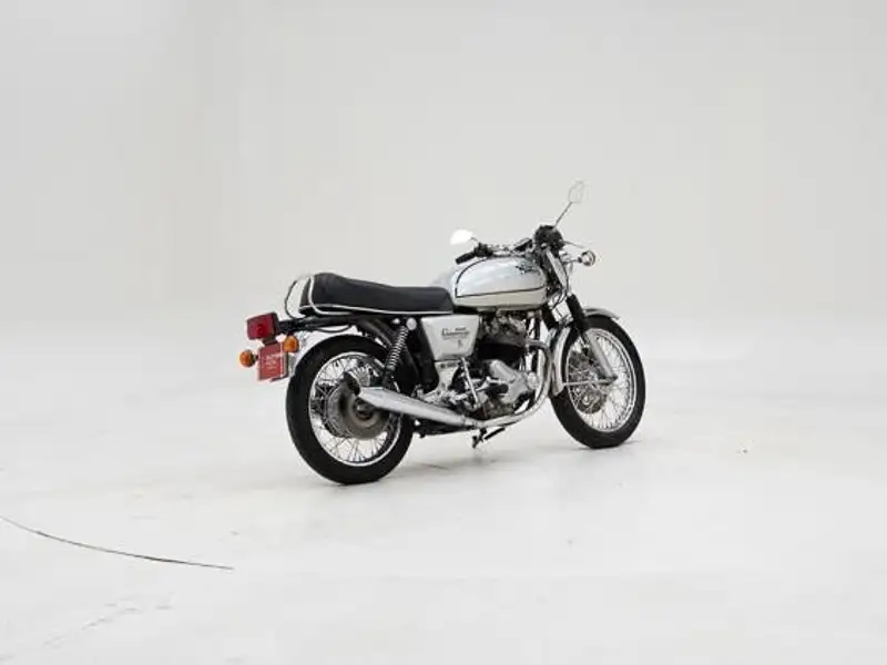 Norton Commando - foto 2