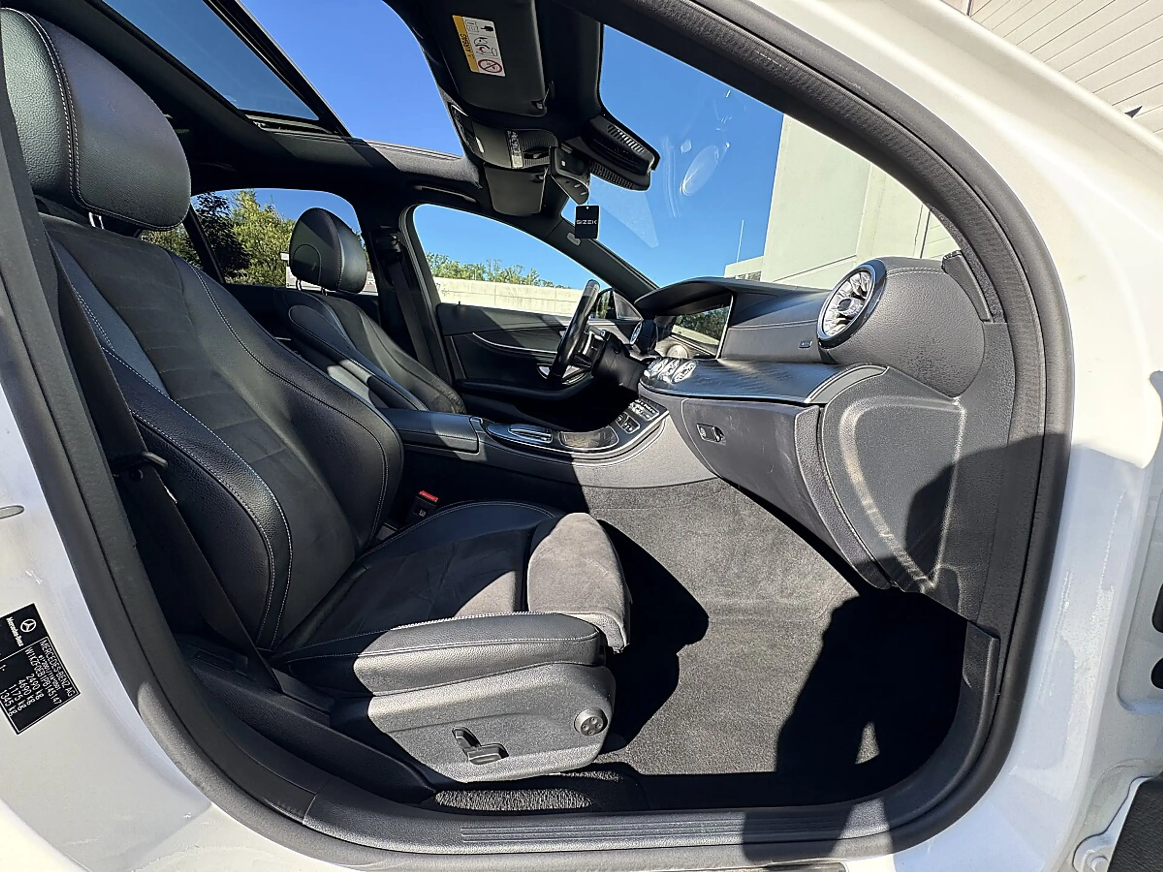Mercedes-Benz E 220 d Aut.|AMG 63 LOOK|AMG-LINE|PANO|360*-KAMERA — photo 12