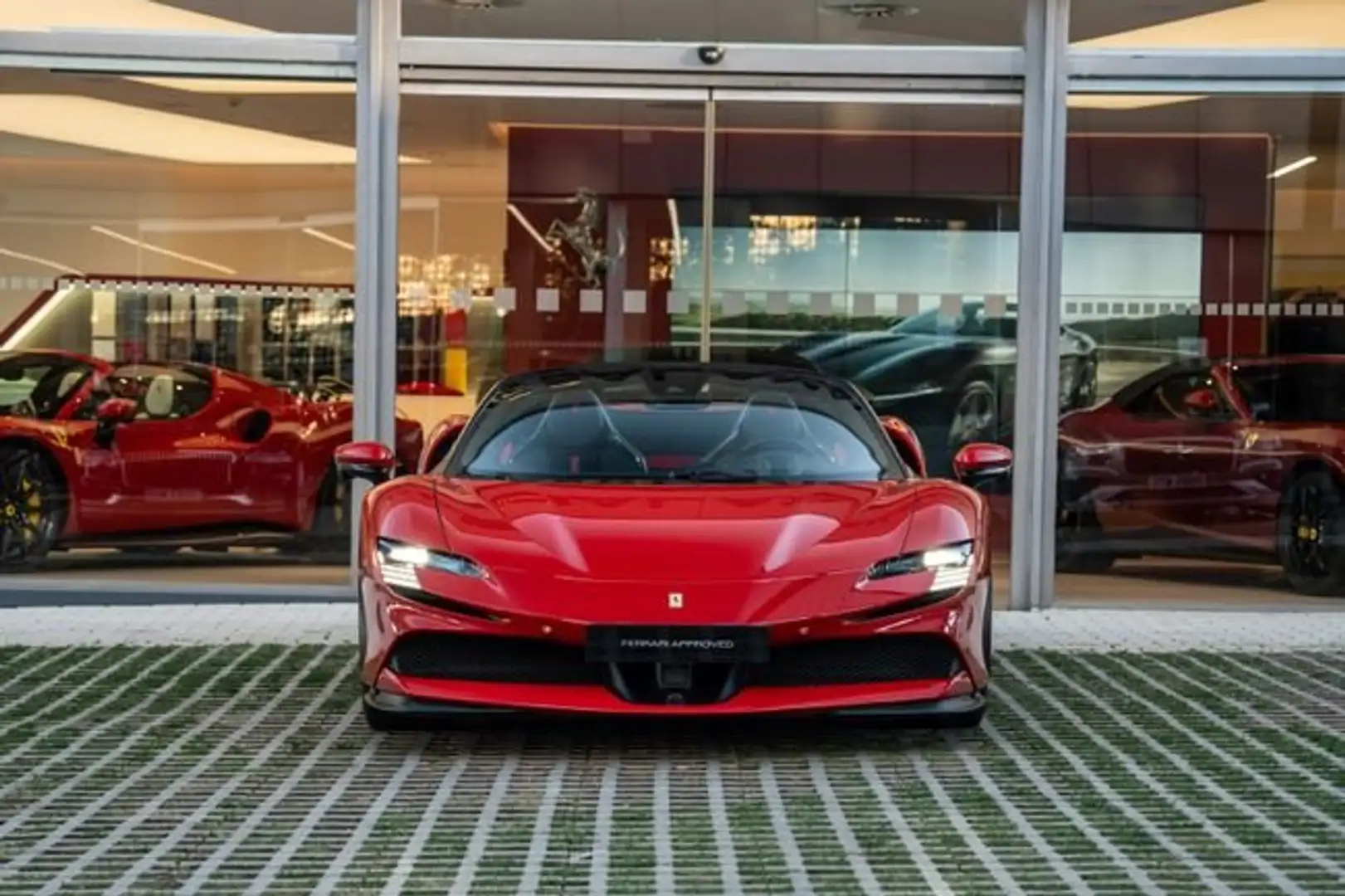 Ferrari SF90 Spider 4.0 V8 T Rot - 2