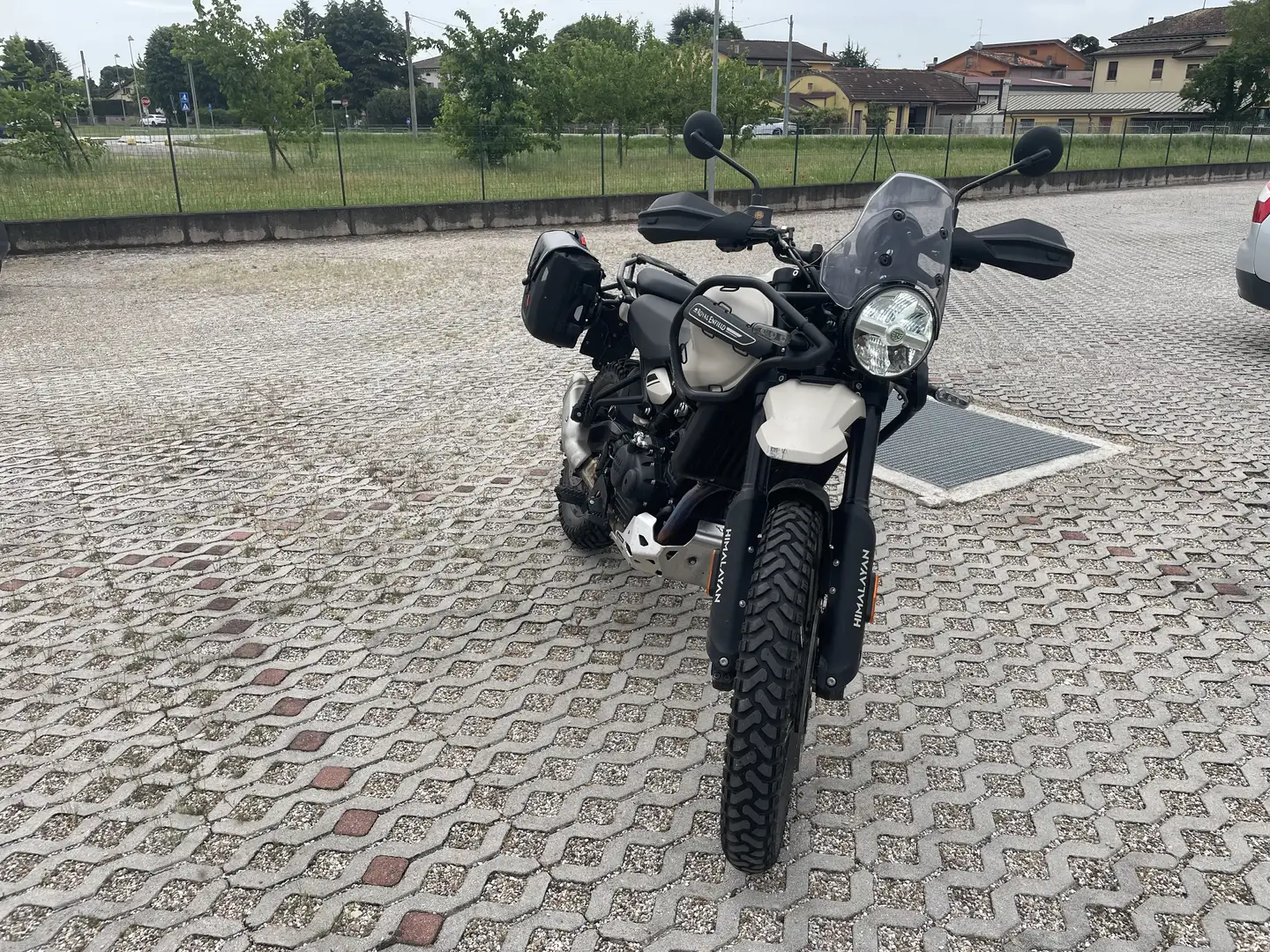 Royal Enfield Himalayan 450 cc. raffreddata a liquido Bej - 1