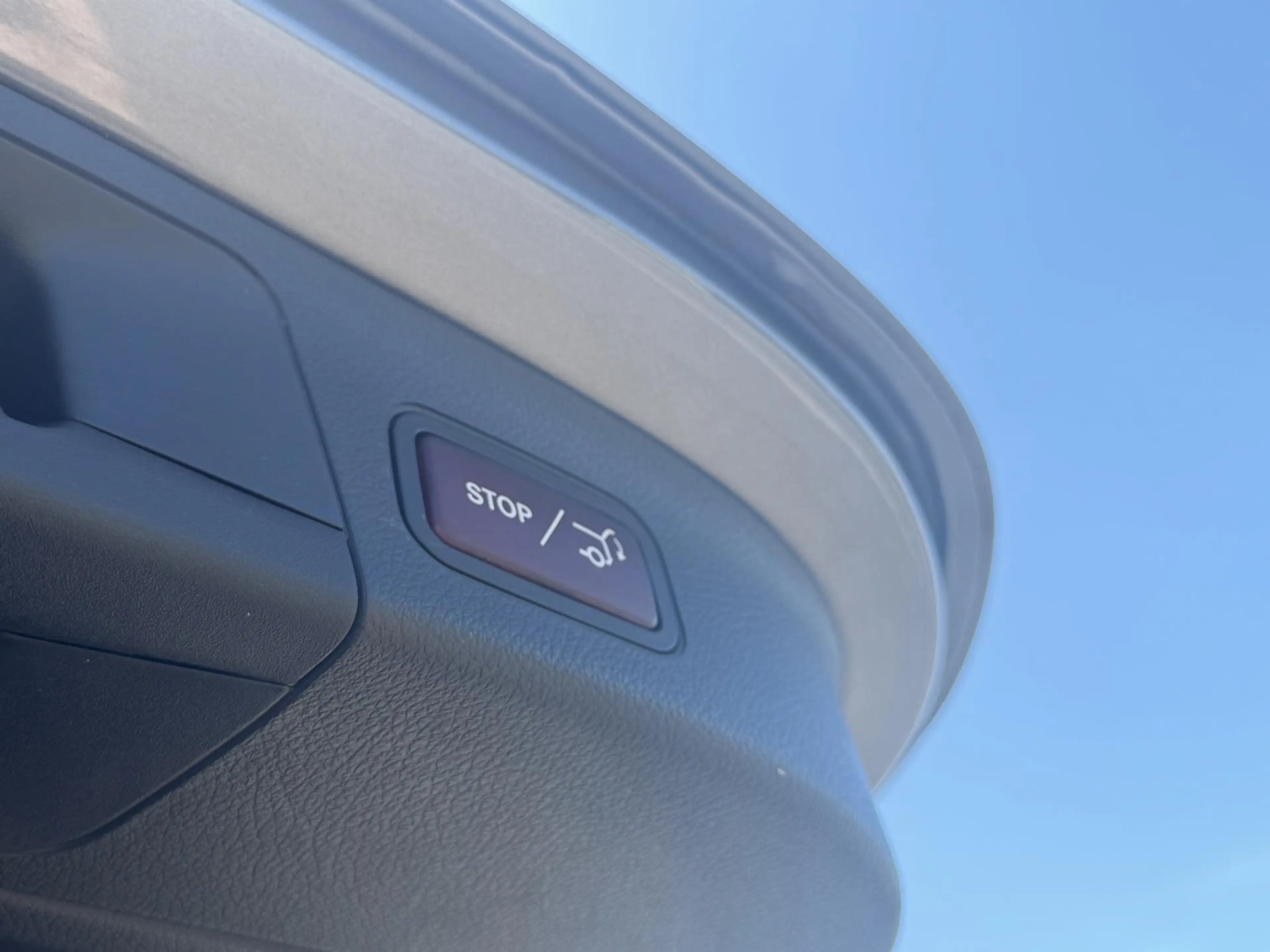 Mercedes-Benz GLA 250 e AMG Line — photo 12